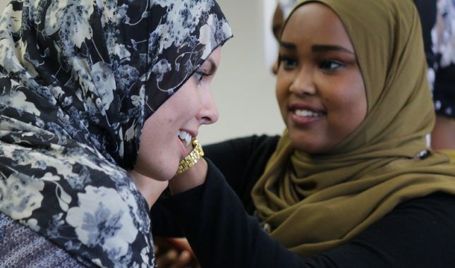 Dova iskrene prijateljice