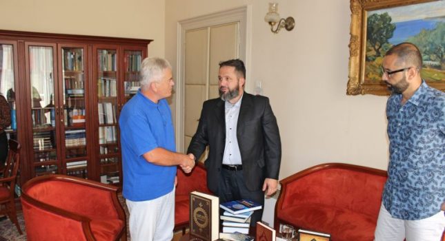 IKC Podgorica donirao 400 raznih knjiga islamske tematike Nacionalnim i svim gradskim bibliotekama u Crnoj Gori