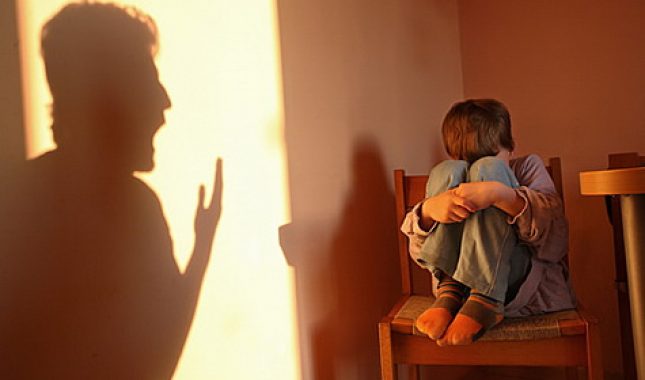 Udaranje djece / Evo šta nasljeđujemo od majke, a šta od oca