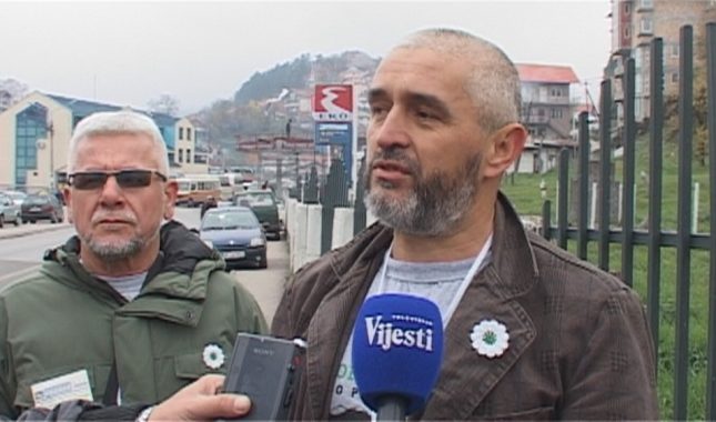 Rahmetli Mirsad-Mirza Kurgaš je najprvi pokrenu pitanje genocida u Šahovićima, inistirao na spomen obilježje i Dženazu poklanim muslimanima