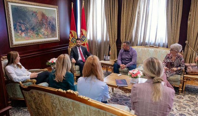 PREDSJEDNIK CRNE GORE MILATOVIĆ SE IZVINIO PORODICAMA STRADALIH BOŠNJAKA U DEPORTACIJI ‘92. GODINE (VIDEO)