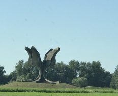 MUSLIMANI ZATVARANI I UBIJENI U LOGORU JASENOVAC