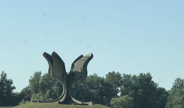 MUSLIMANI ZATVARANI I UBIJENI U LOGORU JASENOVAC