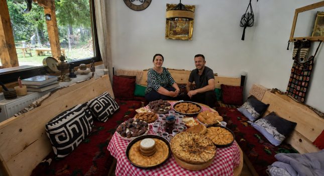 NA KATUNU MASLA PEJČINOVIĆA, ĐE MIRIŠU BOROVNICE I PROKLETIJE