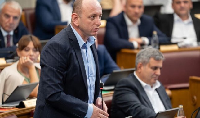 Bursać: Knežević drži Crnu Goru u talačkoj krizi i ne da joj put EU