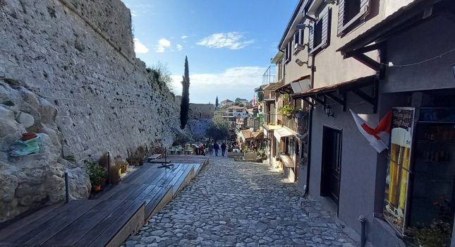 STARI BAR NA RAZMEĐAMA VJEKOVA (I dio) Piše: Božidar PROROČIĆ, književnik i publicista