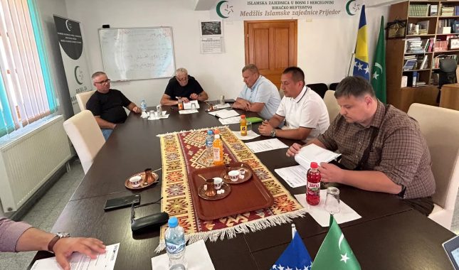 MUFTIJA KUDIĆ: NE POSTOJI NIJEDAN OBLIK RATNOG ZLOČINA U BIH KOJI 1992. NIJE POČINJEN U PRIJEDORU