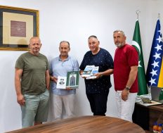 PRED VRATIMA OLOVSKE DŽAMIJE SUSRET SA ESADOM EF. PEPIĆEM