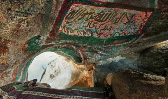 Ovo je pećina u kojoj su se krili Poslanik i Ebu Bekr: Devet činjenjenica o brdu Sevr gdje je pauk ispleo mrežu (VIDEO)