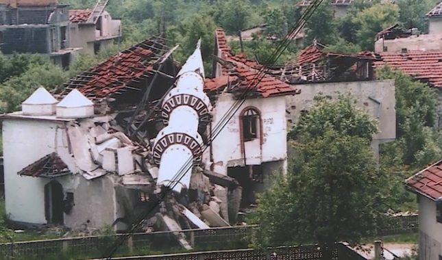 Iako je donirao 20.000 maraka za izgradnju crkve, komšije su hadžiju Hazima razapeli na prozore džamije