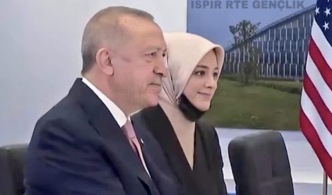 Slika dana: Prelijepa priča o djevojci koja je bila prevodilac predsjednicima Erdoganu i Bidenu