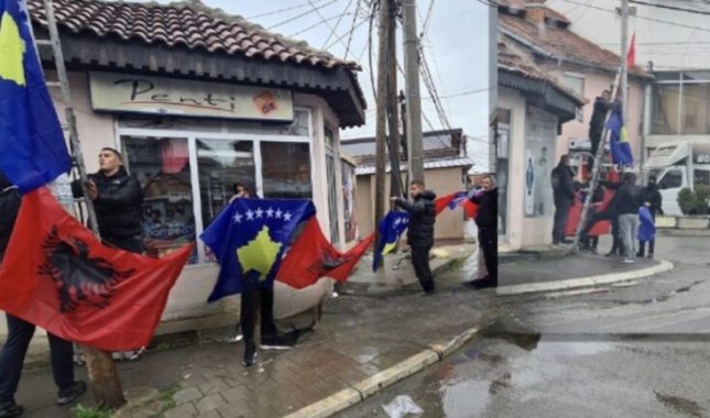 U Bošnjačkoj mahali u Sjevernoj Mitrovici zastave Kosova i Albanije (VIDEO)