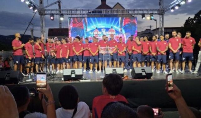 Sramotno: Navijači Borca i na proslavi klicali zločincu Mladiću