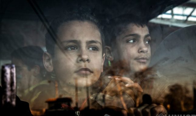 Pogledajte ovaj potresni snimak: Sirijska siročad šalju poruku svojim ubijenim roditeljima /VIDEO/