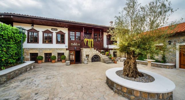 Direktor kompanije Montenegro's ONE g-din Huseyin Oguz Eken organizovao iftar u restoranu Byblos