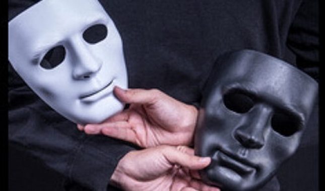 Onaj ko ima masku za svaku situaciju na kraju će postati bezličan