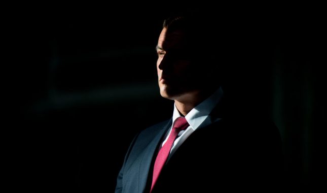 Niko se na dunjaluku neće uzdići, a da ga Allah neće poniziti