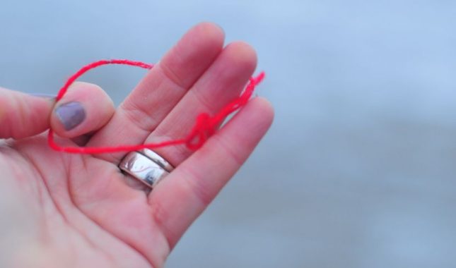 Sujevjerje: Šta se krije iza crvenog konca?