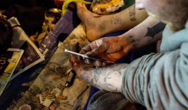 U paklu muzike, droge i kocke