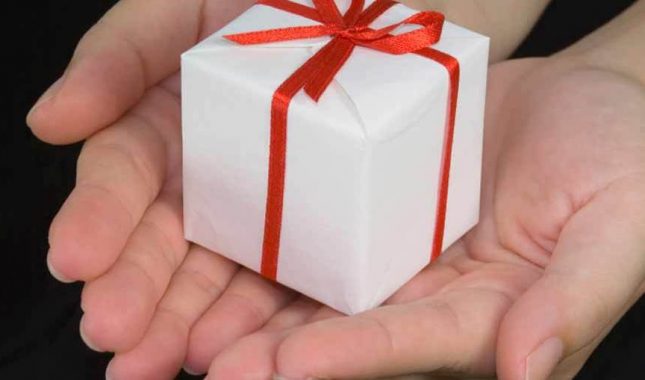 Ljudski je željeti darove koje volimo