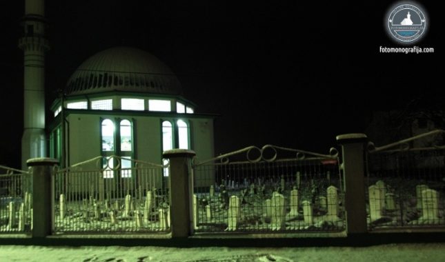 Ispravnost namaza u džamiji oko koje se nalaze kaburi