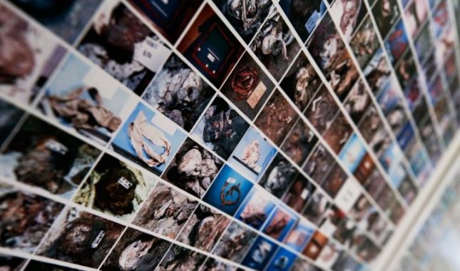 U Historijskom muzeju BiH otvorena multimedijalna izložba “Srebrenica: Genocid u osam činova”