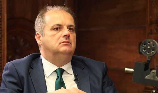 Nimanbegu: Može li se slaviti uz albanske i zastave OVK, pa glasati da DF uđe u Vladu