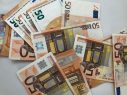 Da li sam dužan dati zekat za novac koji mi stoji više od godinu dana ?