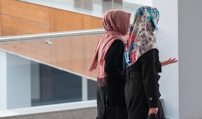 Reagiranje Ministarstva javne uprave: Državne službenice u Crnoj Gori mogu nositi hidžab