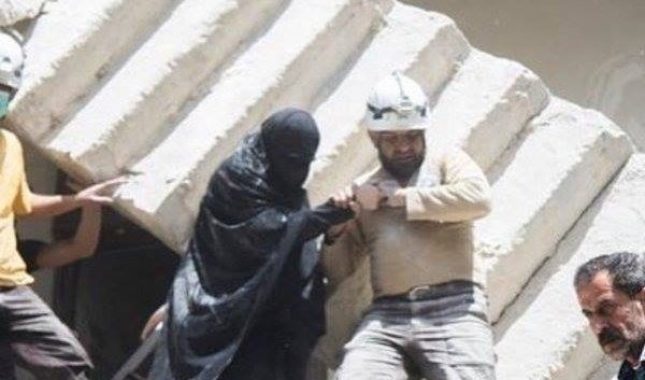 Hidžab u sirijskim ruševinama: Ako one mogu, šta tebe sprečava da nosiš hidžab?