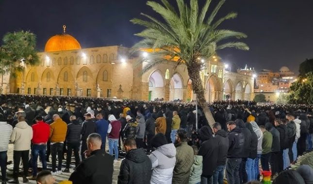 Oni koji su poginuli na Allahovom putu su živi, a oni koji su skrenuli sa Allahovog puta su mrtvi i prije prave smrti
