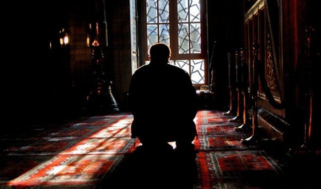 Istinski vjernik osjeća da je pod Allahovom zaštitom i da je siguran od svih splatki koje mu ljudi snuju