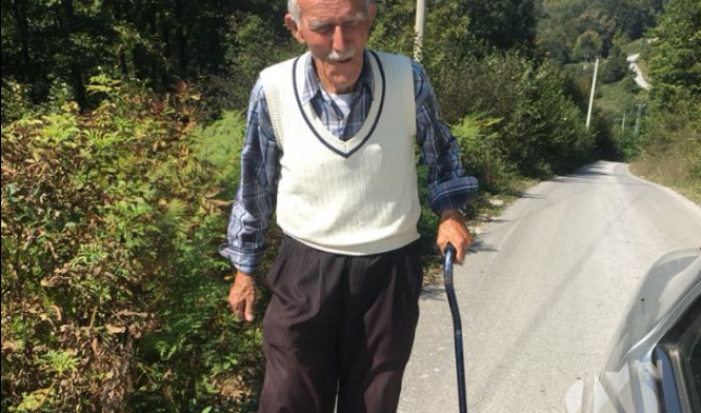 Dedo Jusuf (85) svakog petka pješke pređe 4 kilometra kako bi otišao na džumu