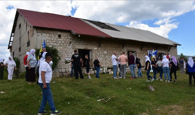 Decenije bola nakon zločina u Kalinoviku: Porodice žrtava i dalje čekaju pravdu i istinu