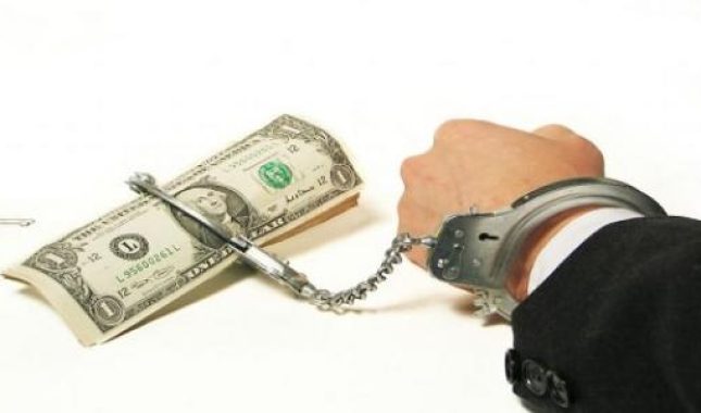 Pomaganje osobe koja vraća kamatni kredit