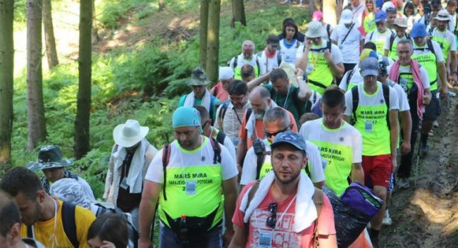 Hiljade učesnika Marša mira krenulo prema Potočarima