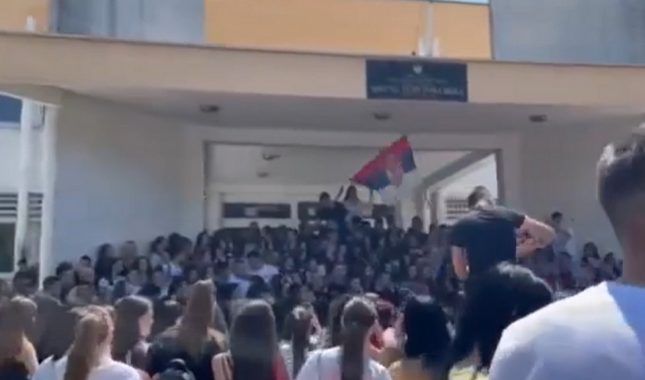 Polumaturanti i maturanti kraj školske godine slavili uz srpske trobojke, klicali ratnim zločincima…: Nesrećna realnost Crne Gore