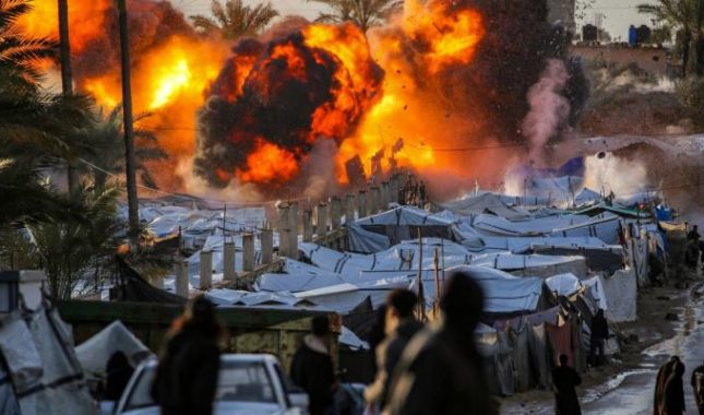 Izraelske napade na Gazu nema ko da zaustavi, traju stalna bombardiranja i ubijanja