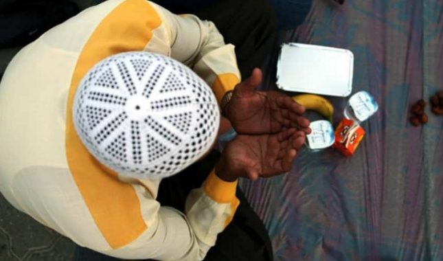 Postač u čijem prisustvu drugi jedu ima posebnu nagradu / Onaj ko isposti ramazan i provede ga u namazu ravan je šehidima