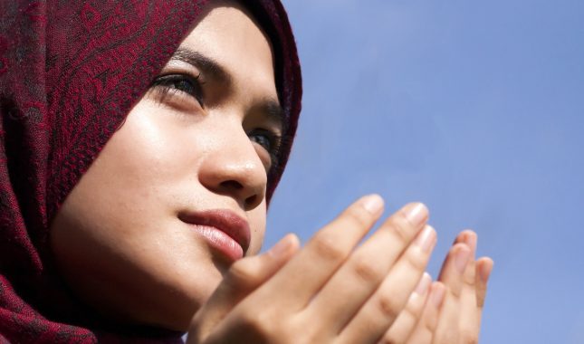 Sestri koja je iskušana sihrom