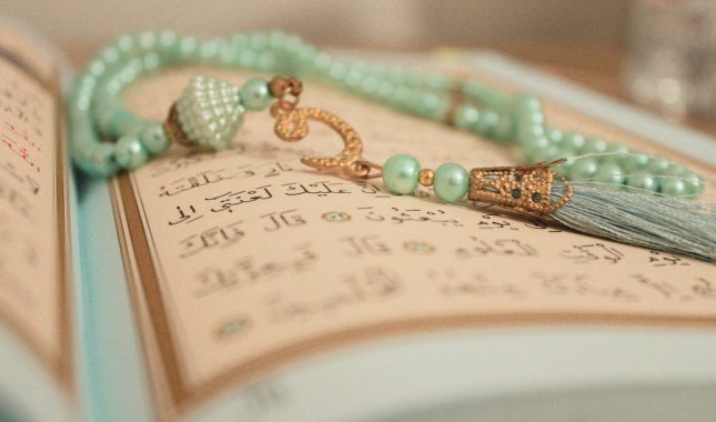 Zavidjeti ljudima na blagodatima znači prigovorati na Allahovu odredbu