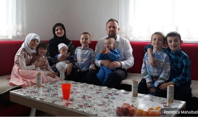 Familija sa sedmero djece