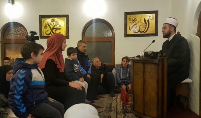 U Novom Pazaru cijela porodica Novaković iz Beograda prihvatila islam