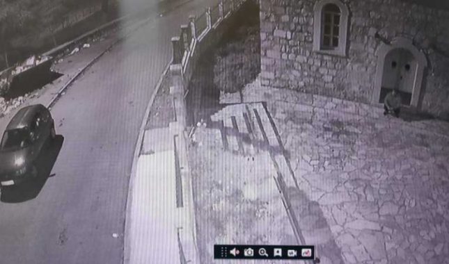 Rajković izvršio veliku nuždu ispred džamije u Gacku, pa slao poruke imamu Nuhiću (VIDEO)