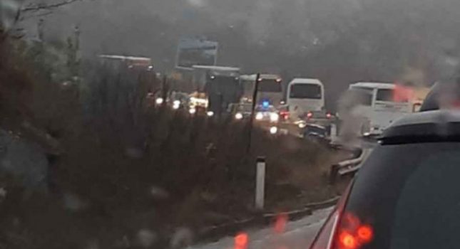 Crnogorci znaju sve prevare velikosrpske politike: Podgorica sa granice vratila veliki konvoj Srba iz Trebinja