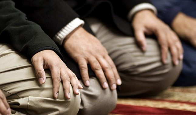 Stvari koje nisu propisane, a rade se za vrijeme dnevnih namaza (VIDEO)