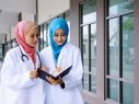 PRELAZAK NA ISLAM JEDNE DIPLOMIRANE MEDICINSKE SESTRE ĆE VAS GANUTI DO SUZA