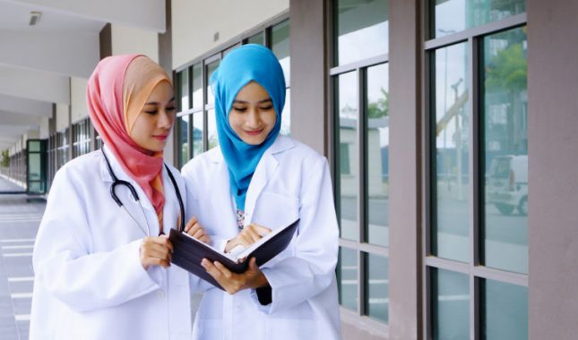 PRELAZAK NA ISLAM JEDNE DIPLOMIRANE MEDICINSKE SESTRE ĆE VAS GANUTI DO SUZA