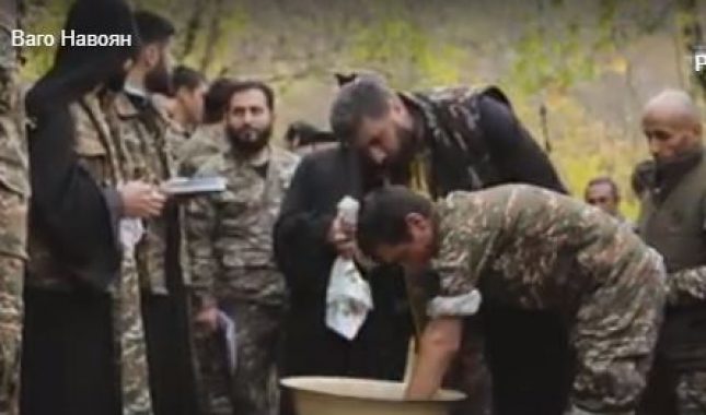 Ovako je Srpska pravoslavna crkva pripremala srpske zločince: Krštenje armenskih vojnika pred borbu /VIDEO/