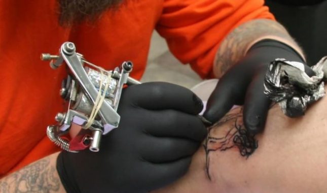 Je li muslimanu dozvoljeno tetoviranje / Da li moram ukloniti tetovažu